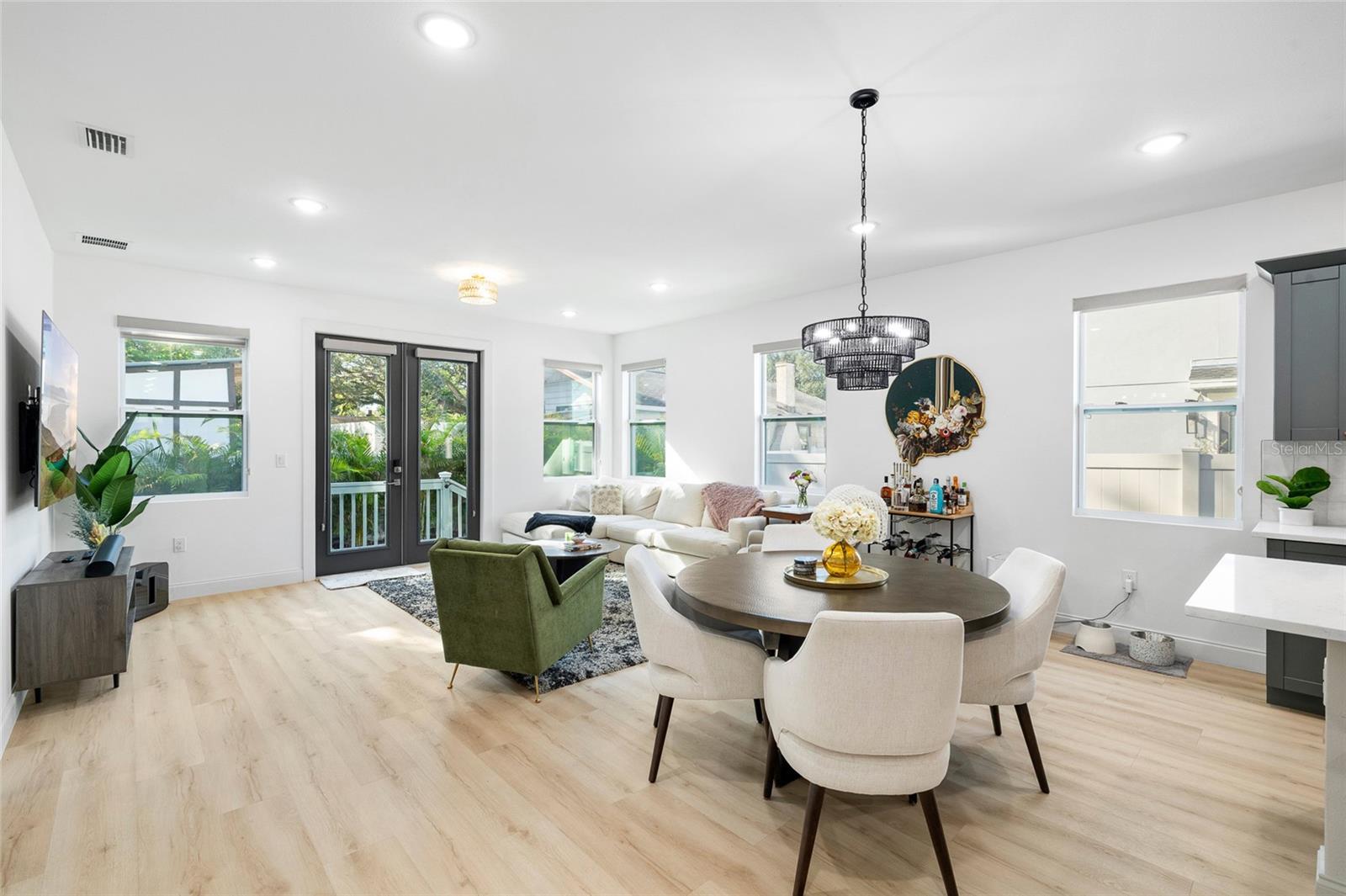 Image 12 of 33 For 6103 River Terrace