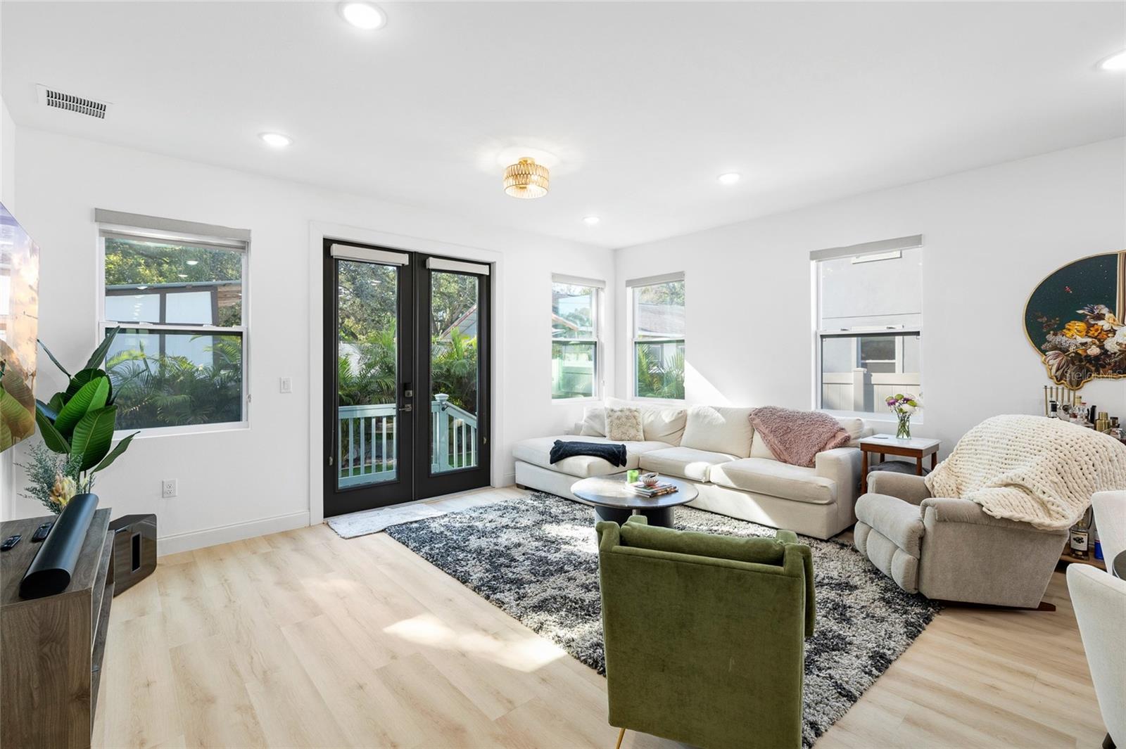 Image 14 of 33 For 6103 River Terrace