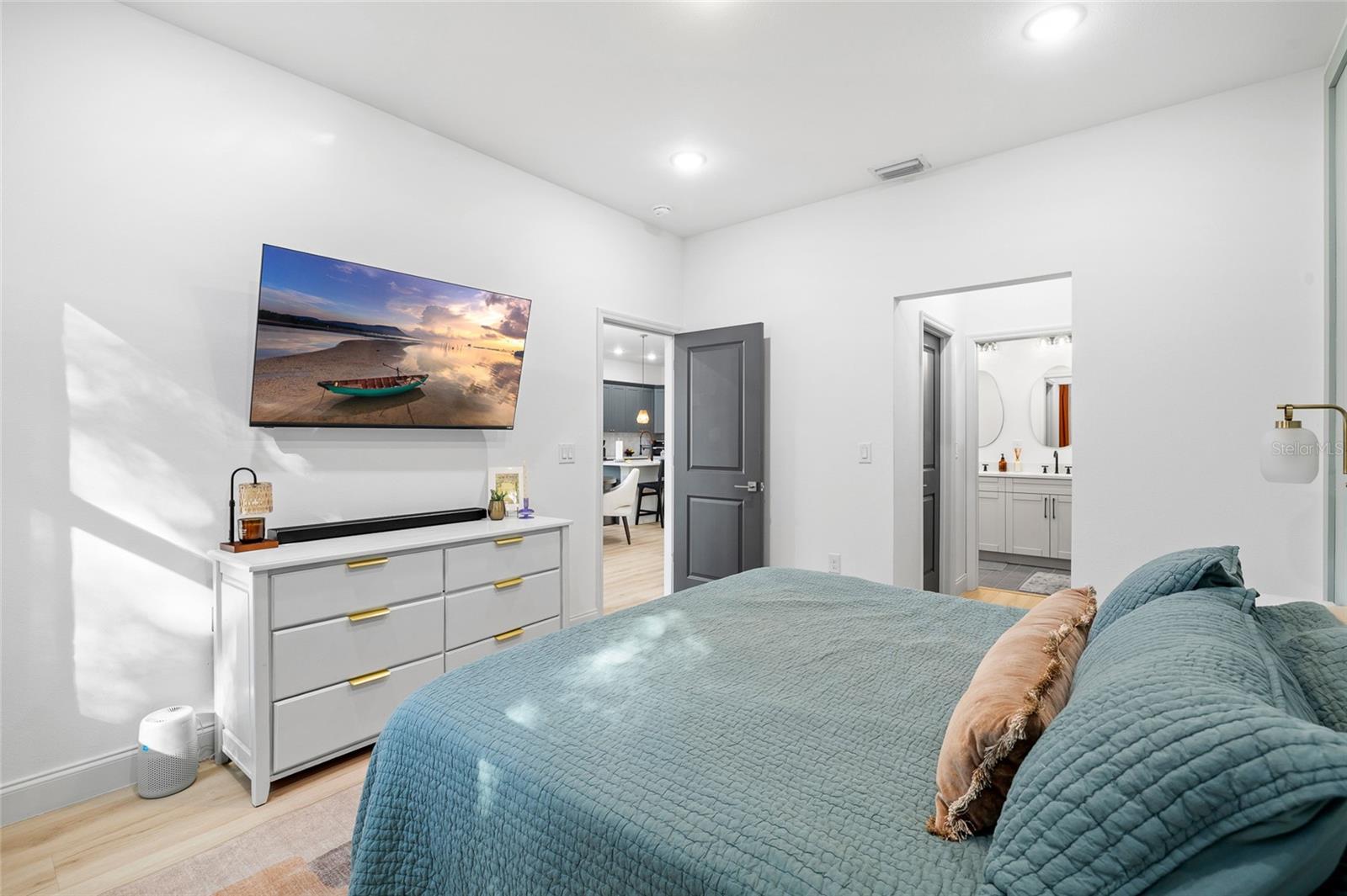 Image 17 of 33 For 6103 River Terrace