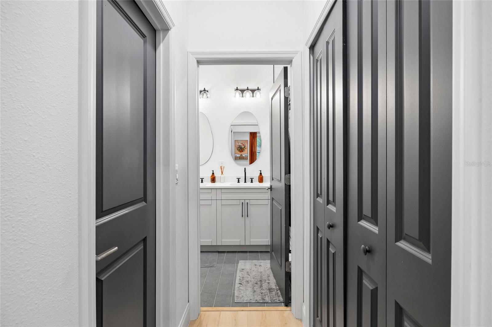 Image 18 of 33 For 6103 River Terrace