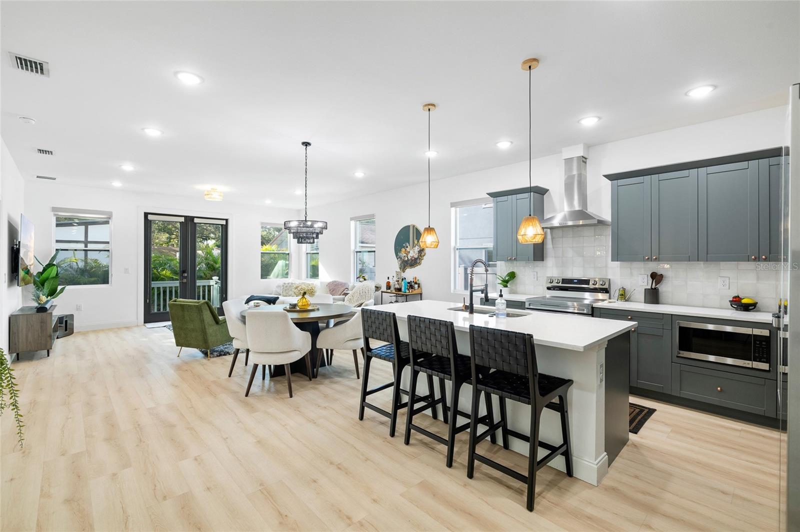 Image 7 of 33 For 6103 River Terrace