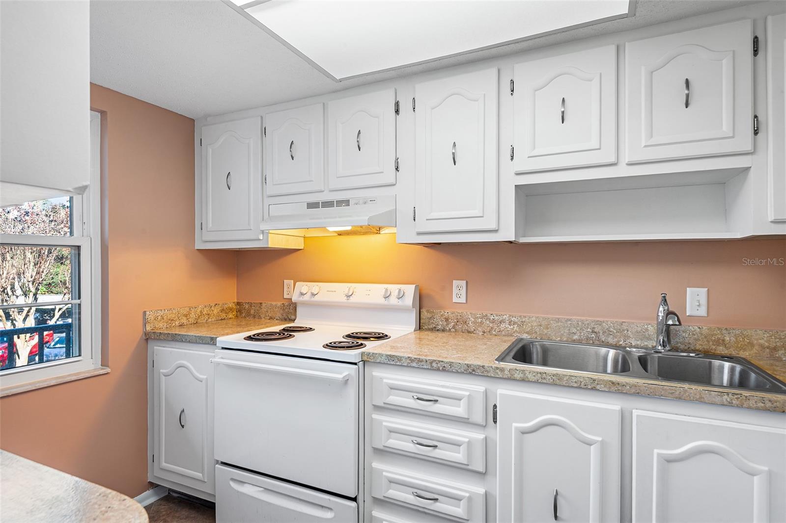 Image 12 of 38 For 333 Lake Howard Drive Nw 211a