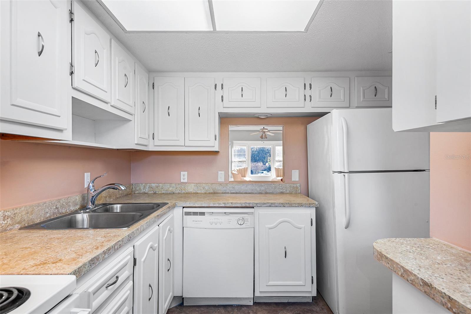 Image 13 of 38 For 333 Lake Howard Drive Nw 211a