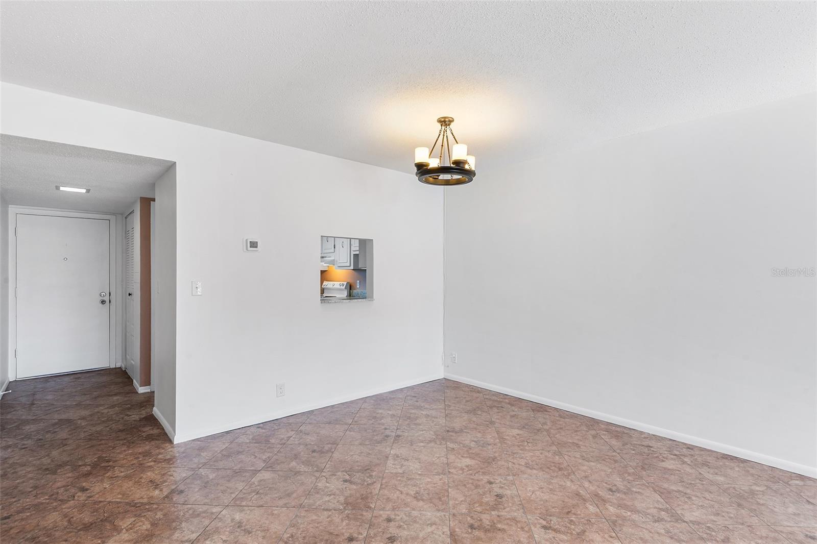 Image 14 of 38 For 333 Lake Howard Drive Nw 211a