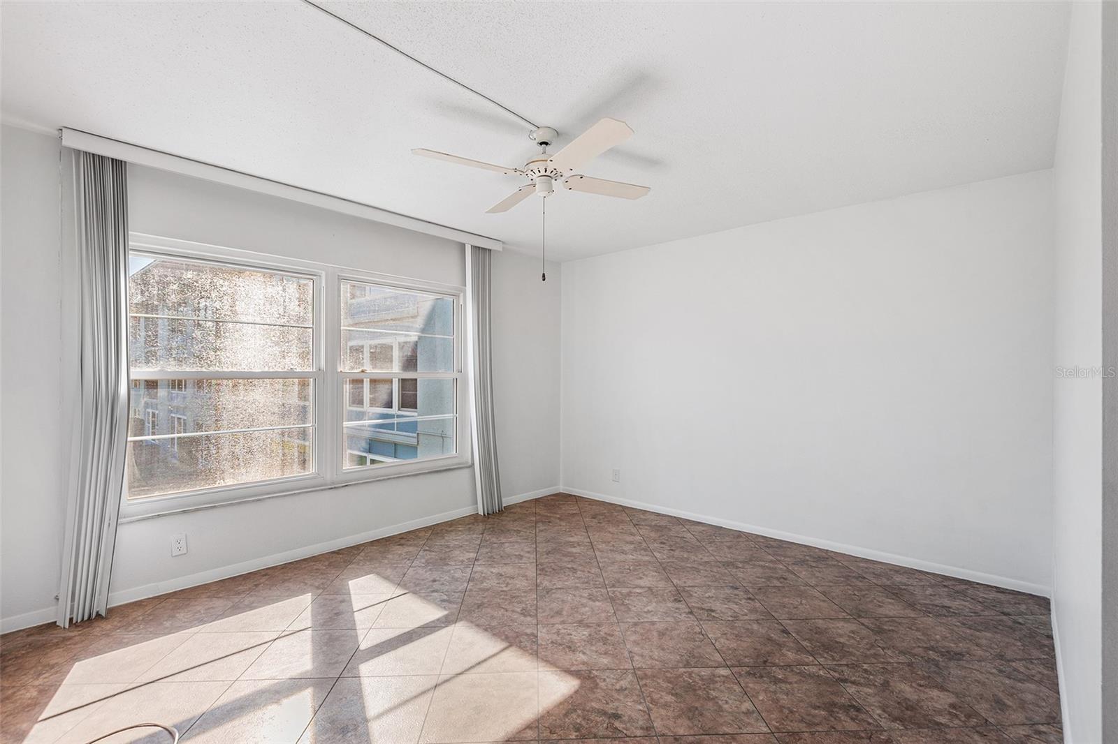 Image 18 of 38 For 333 Lake Howard Drive Nw 211a