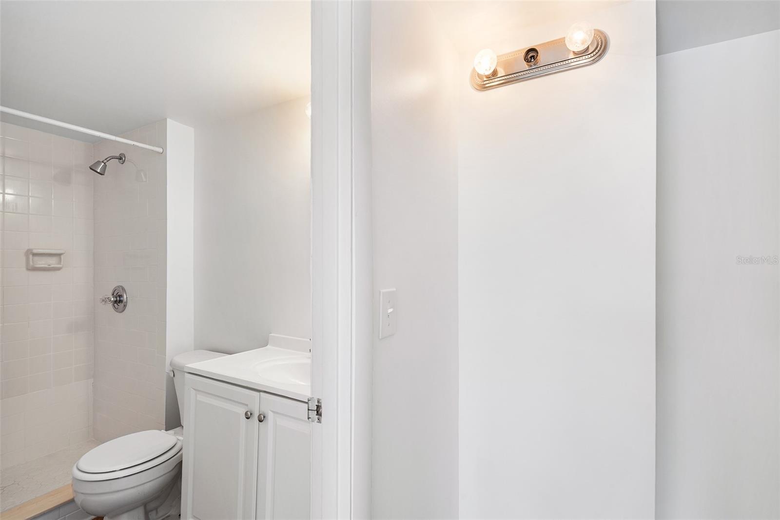 Image 21 of 38 For 333 Lake Howard Drive Nw 211a