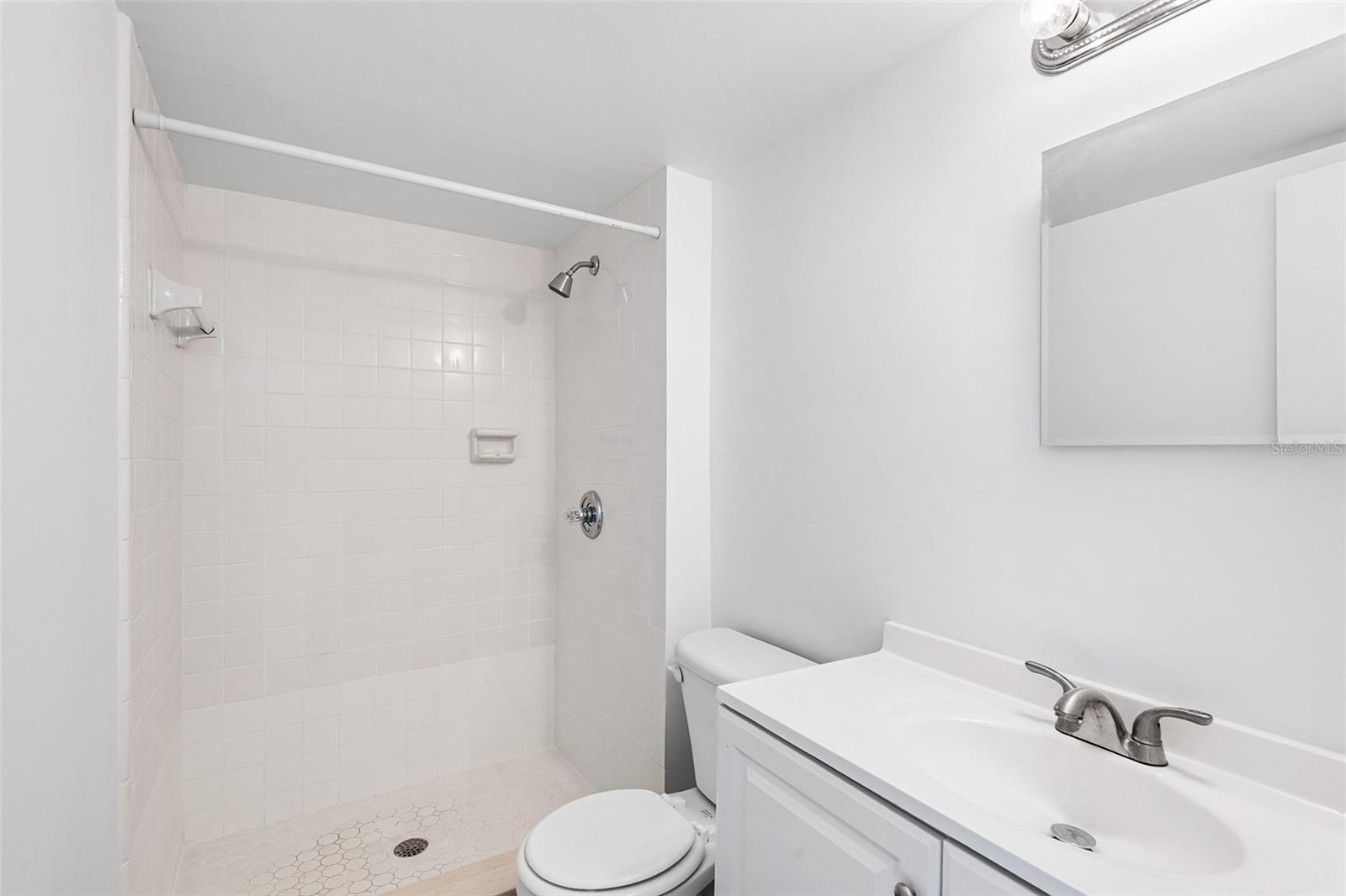 Image 22 of 38 For 333 Lake Howard Drive Nw 211a