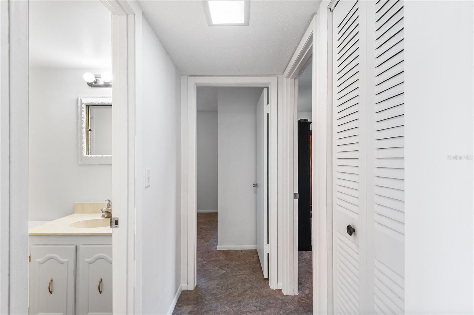 Image 23 of 38 For 333 Lake Howard Drive Nw 211a