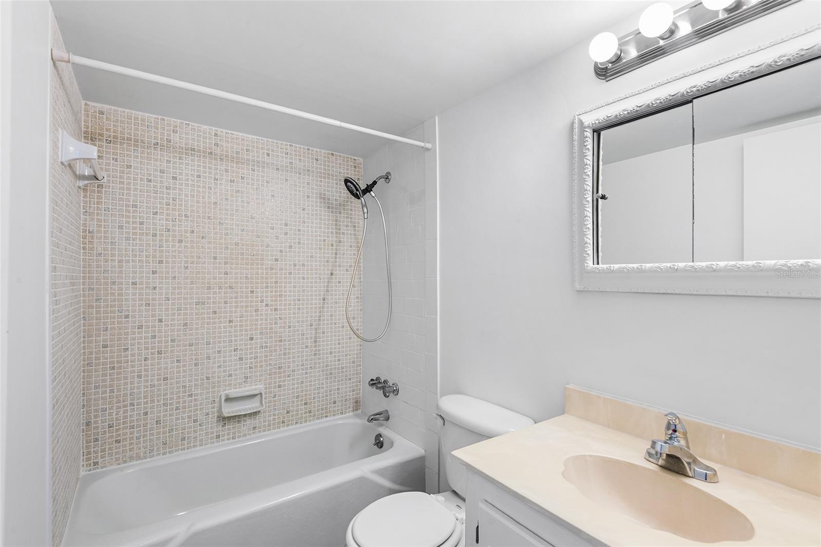 Image 25 of 38 For 333 Lake Howard Drive Nw 211a