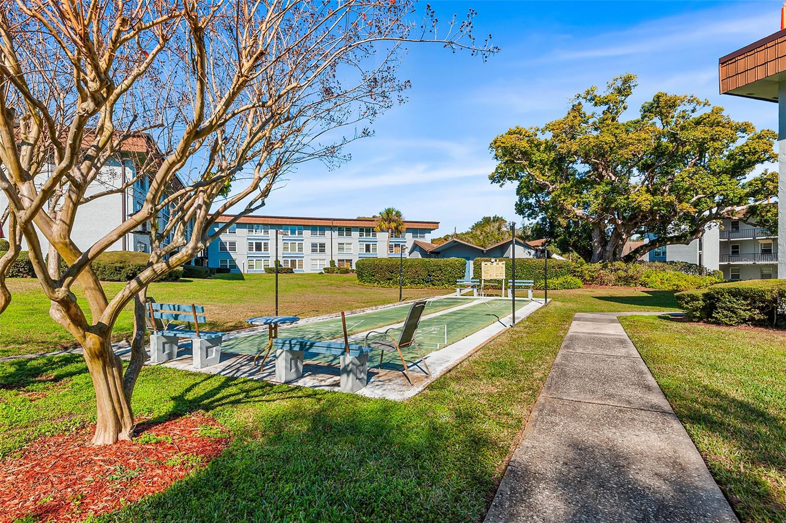 Image 28 of 38 For 333 Lake Howard Drive Nw 211a