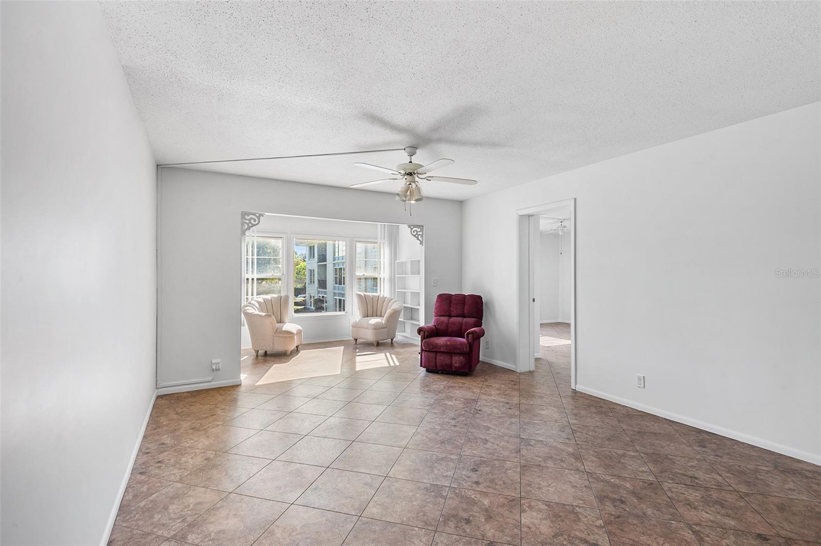 Image 3 of 38 For 333 Lake Howard Drive Nw 211a