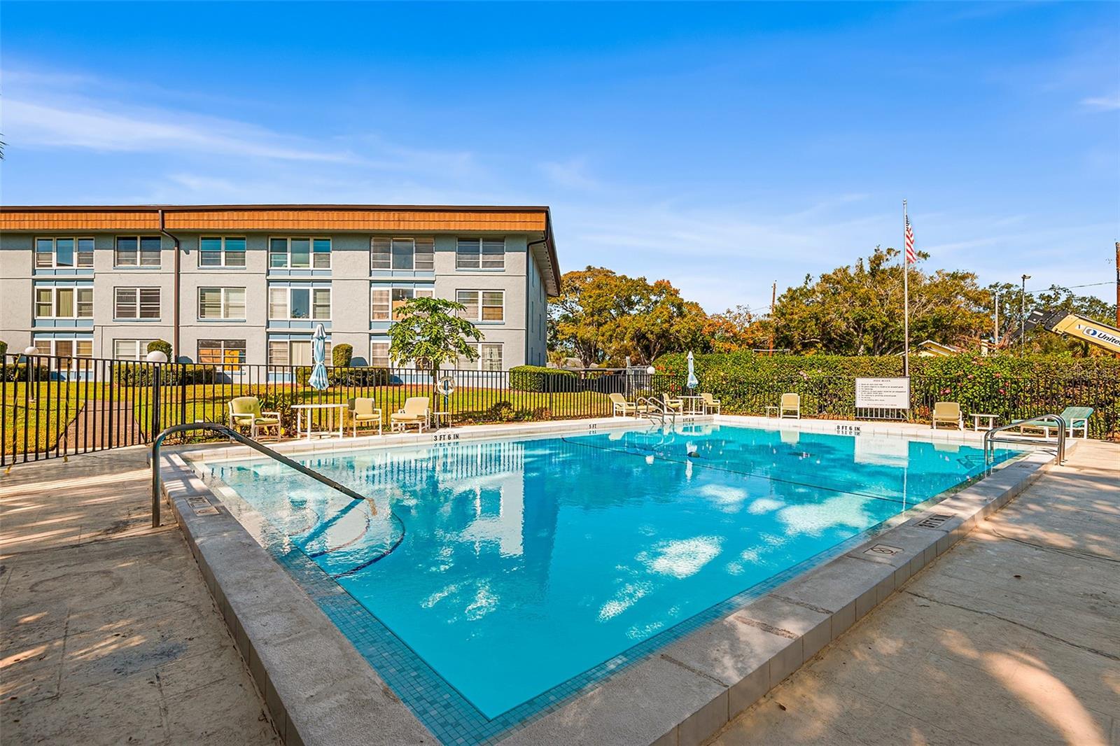 Image 31 of 38 For 333 Lake Howard Drive Nw 211a