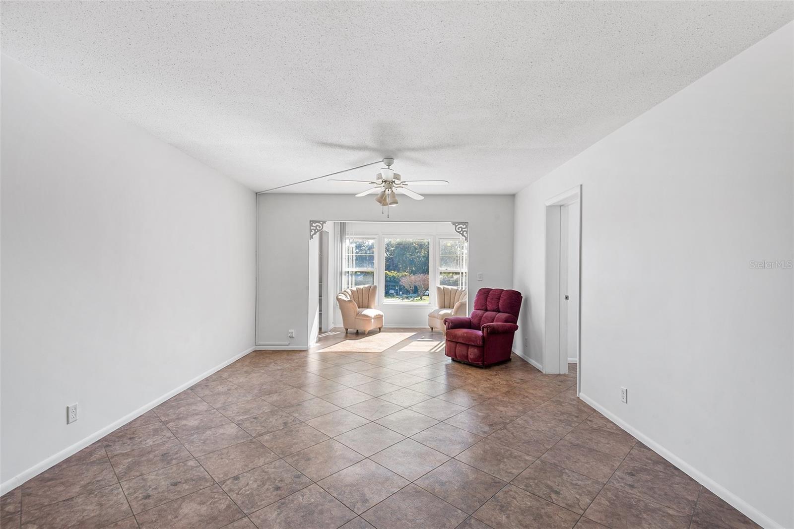 Image 4 of 38 For 333 Lake Howard Drive Nw 211a