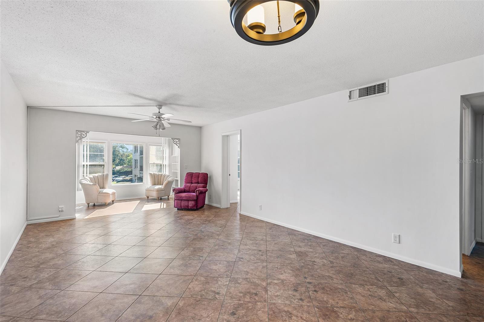 Image 5 of 38 For 333 Lake Howard Drive Nw 211a