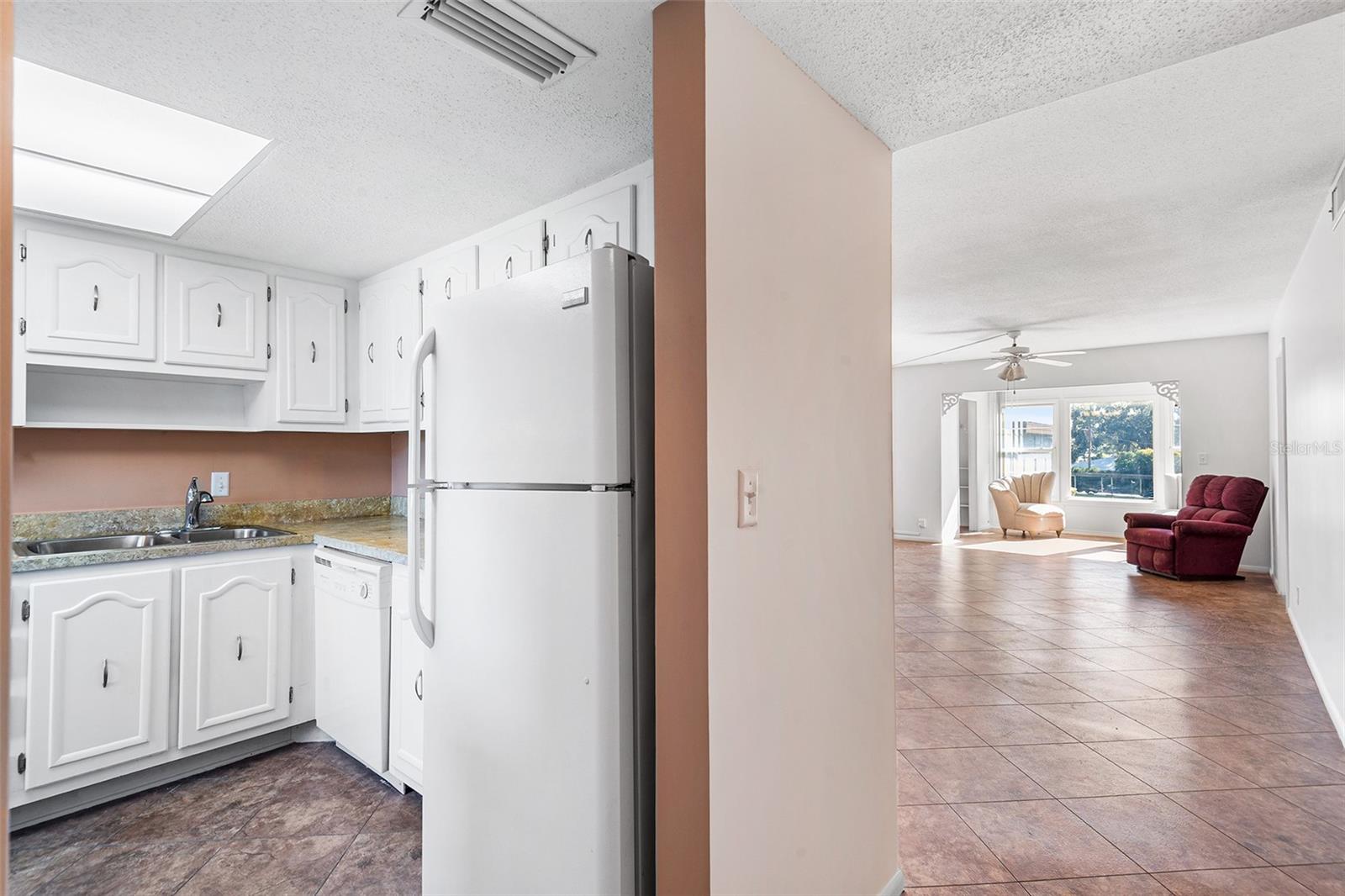 Image 9 of 38 For 333 Lake Howard Drive Nw 211a