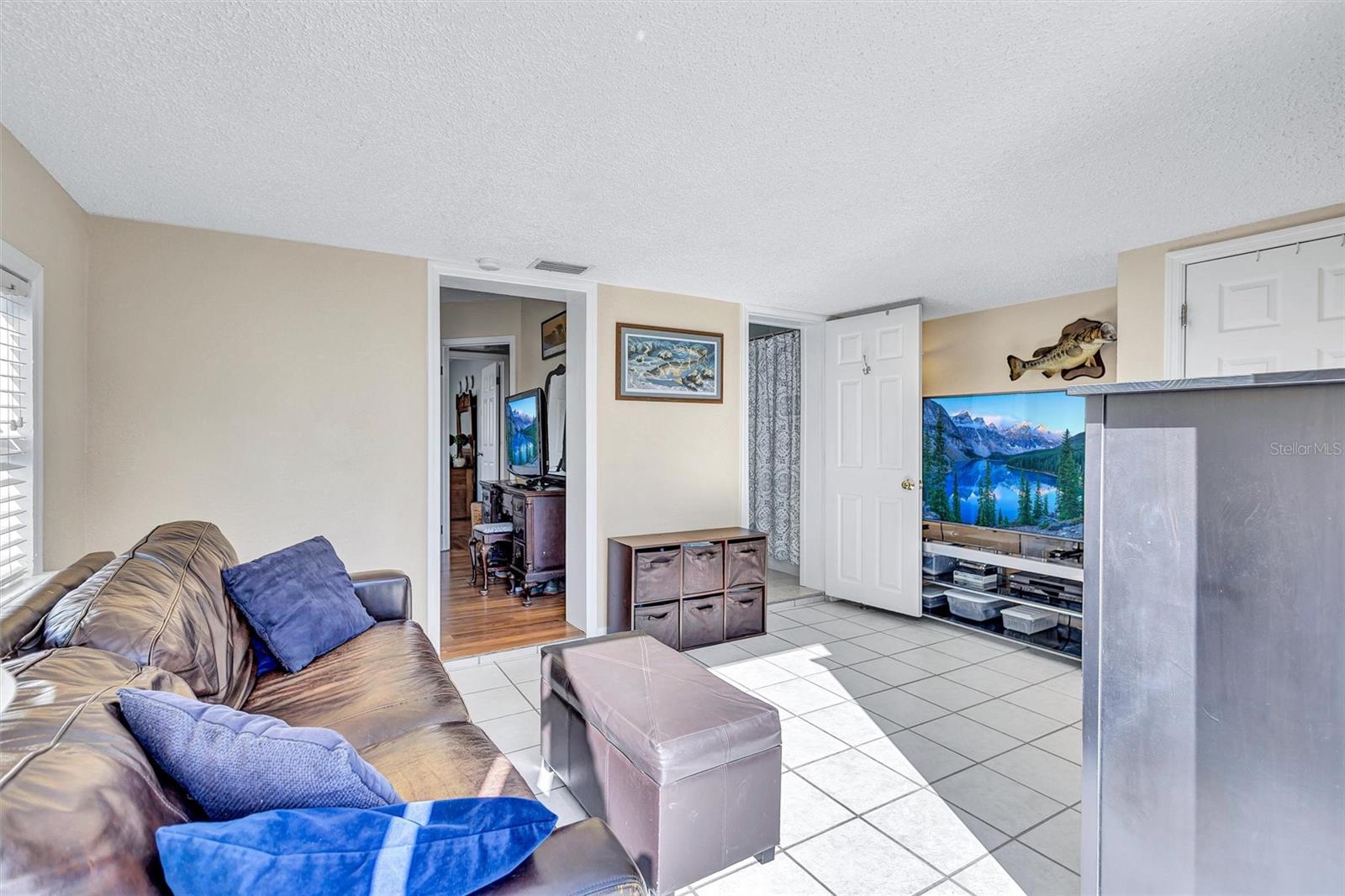 Image 24 of 53 For 3306 Wallace Avenue