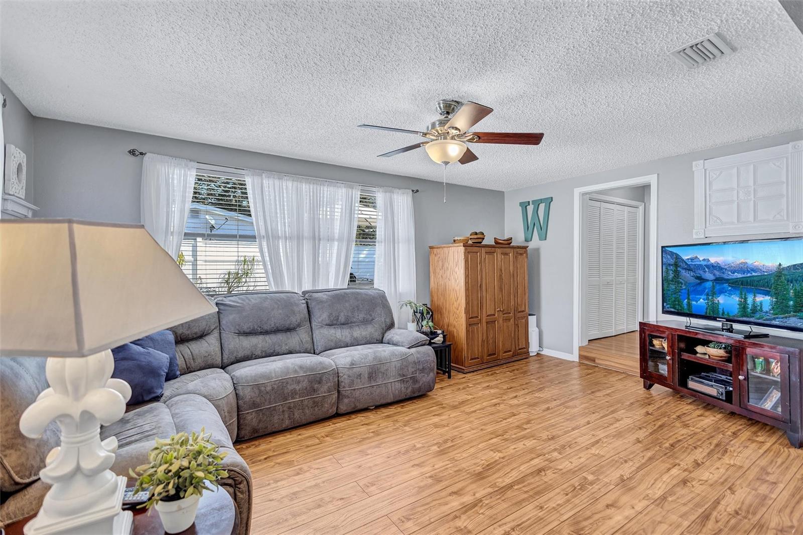 Image 7 of 53 For 3306 Wallace Avenue