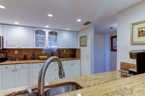 Image 15 of 37 For 6265 Sun Boulevard 805