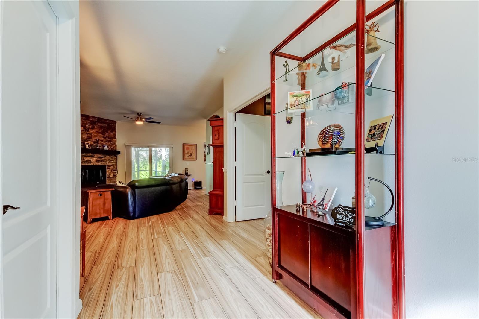 Listing photo id 9 for 11923 Derbyshire Drive