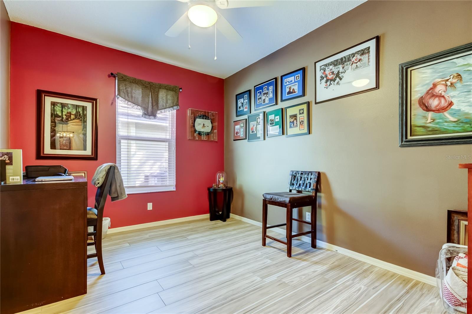 Listing photo id 11 for 11923 Derbyshire Drive