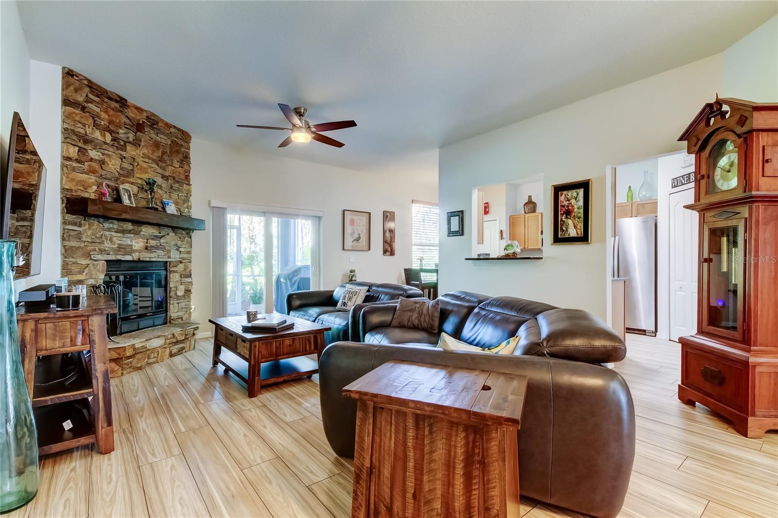 Listing photo id 16 for 11923 Derbyshire Drive