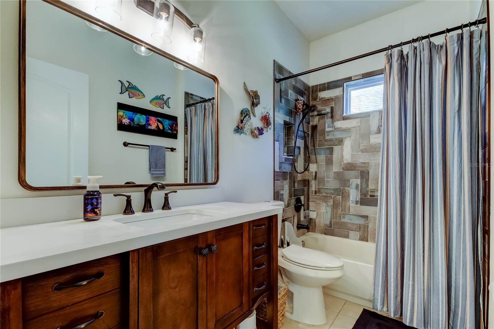 Listing photo id 28 for 11923 Derbyshire Drive