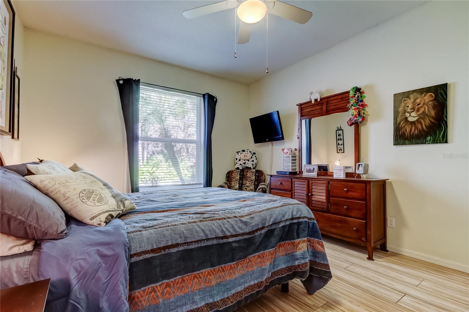 Listing photo id 31 for 11923 Derbyshire Drive