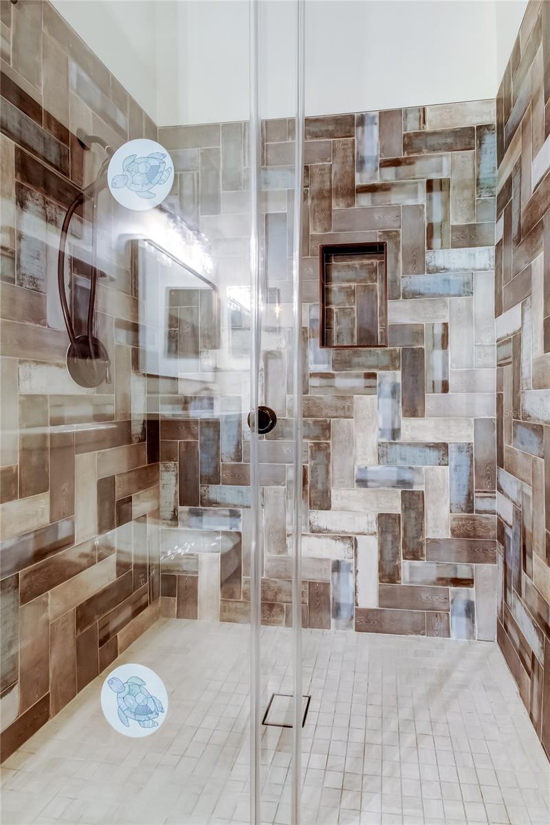 Listing photo id 35 for 11923 Derbyshire Drive