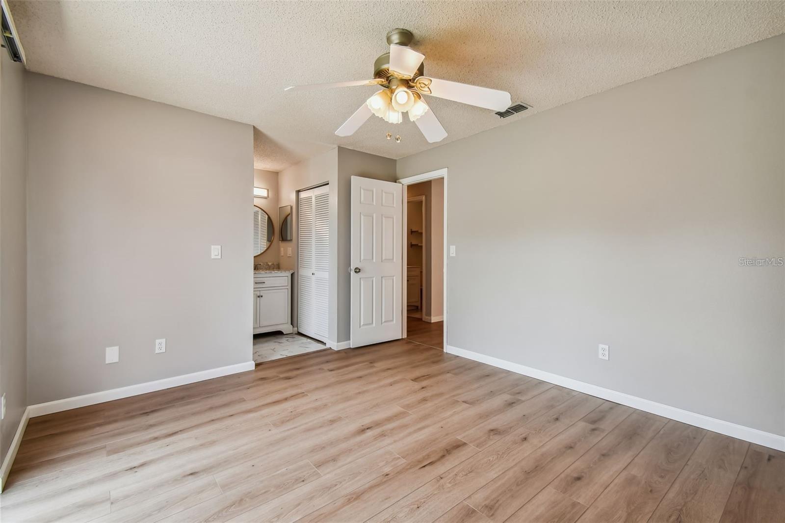 Image 18 of 34 For 2853 Whispering Drive N