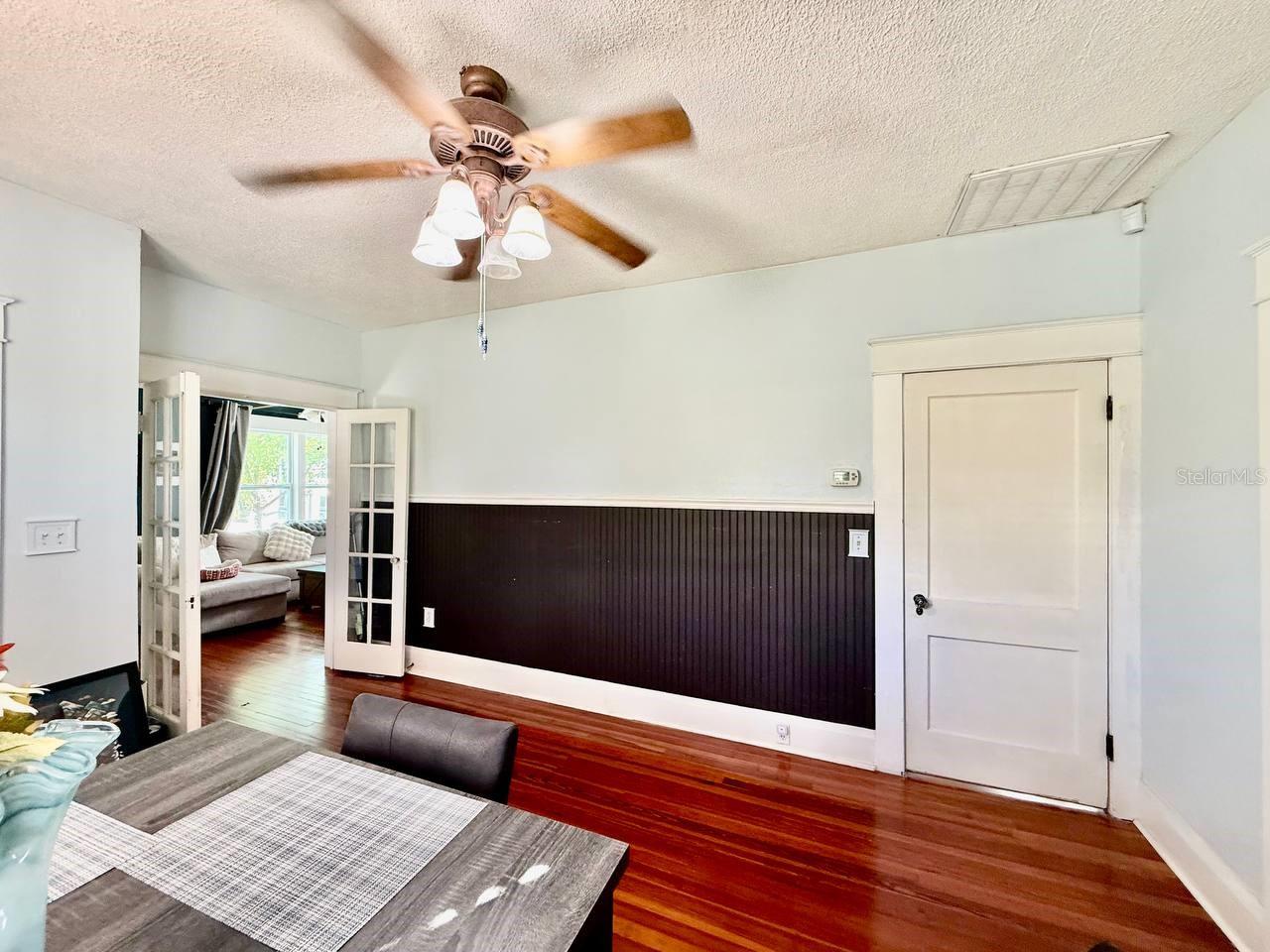 Image 11 of 33 For 3805 Arlington Avenue