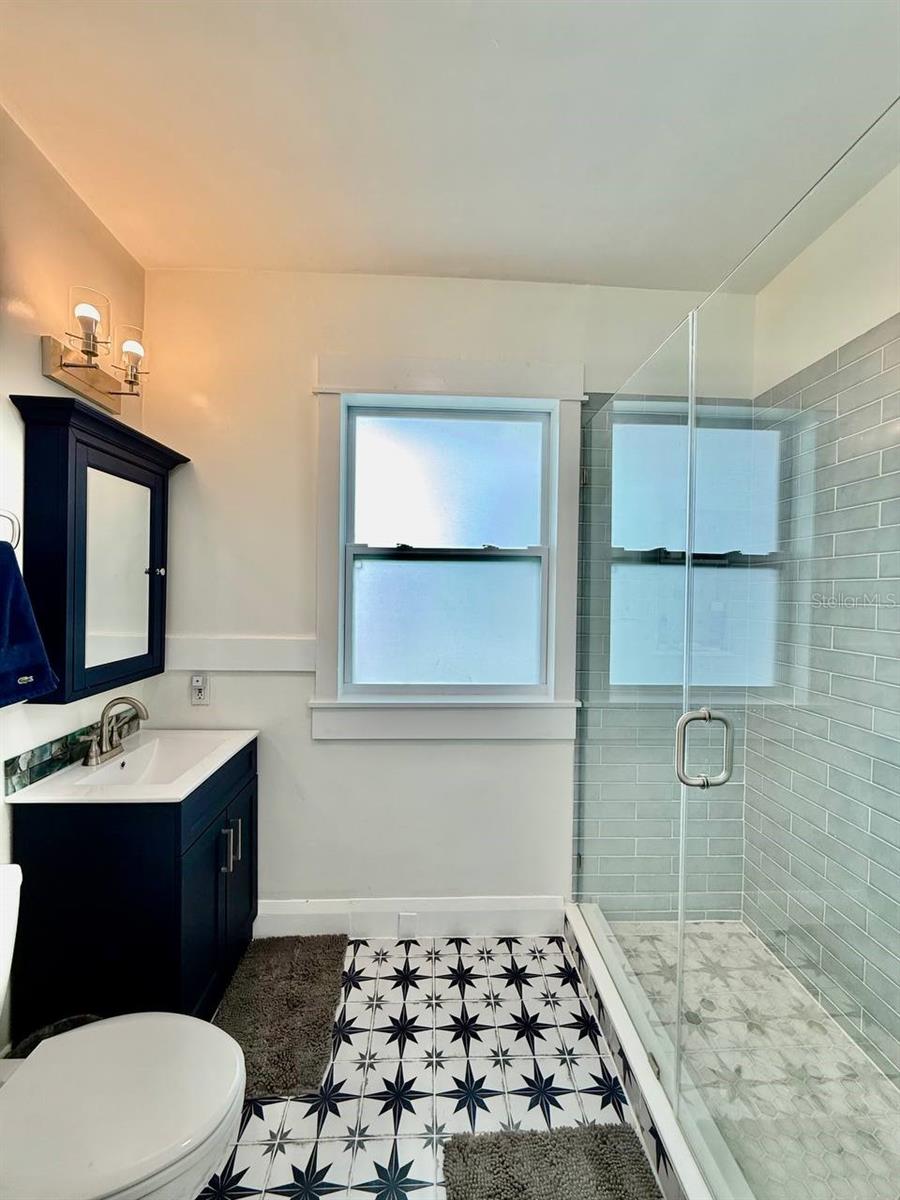 Image 21 of 33 For 3805 Arlington Avenue