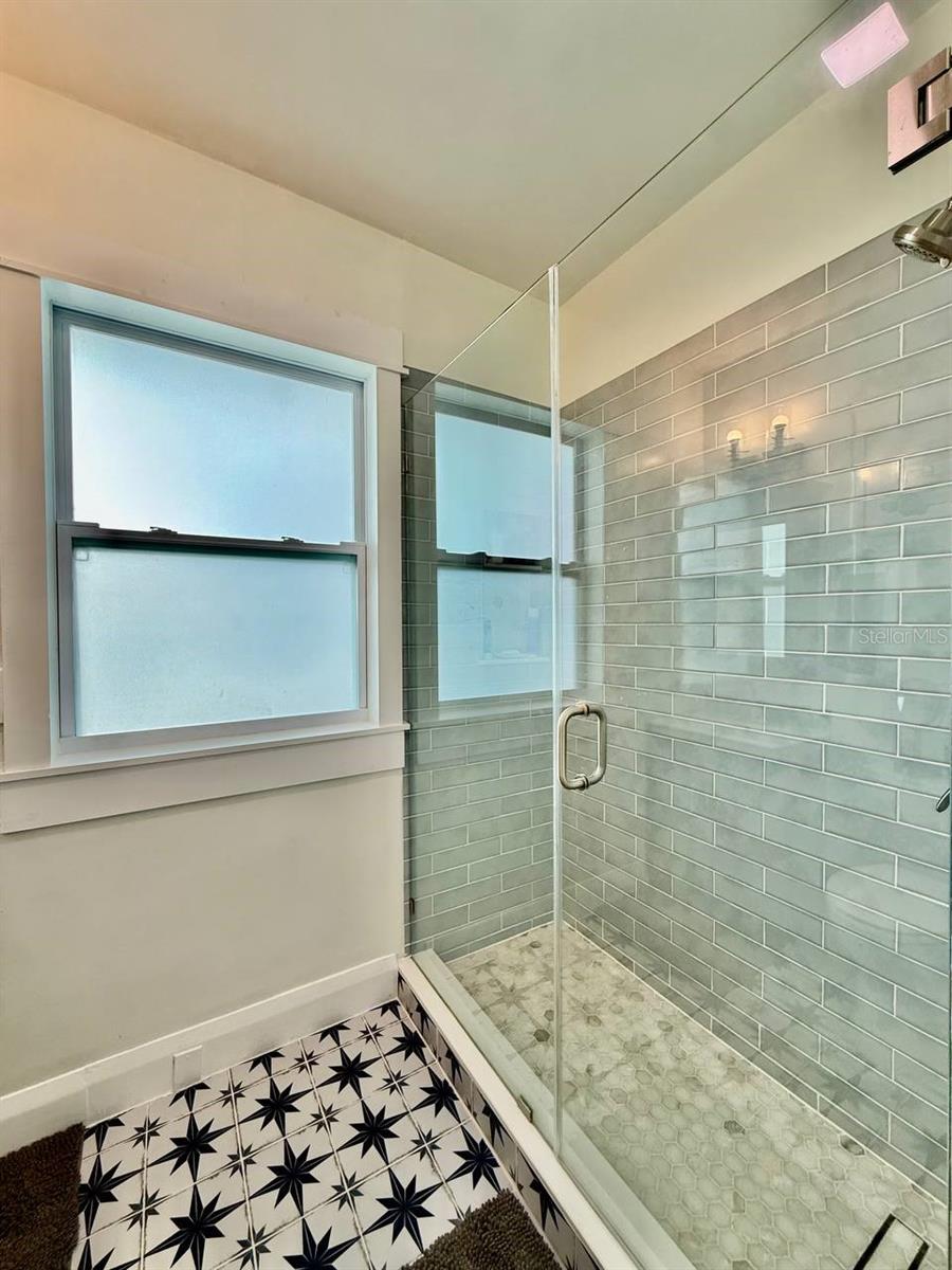 Image 23 of 33 For 3805 Arlington Avenue