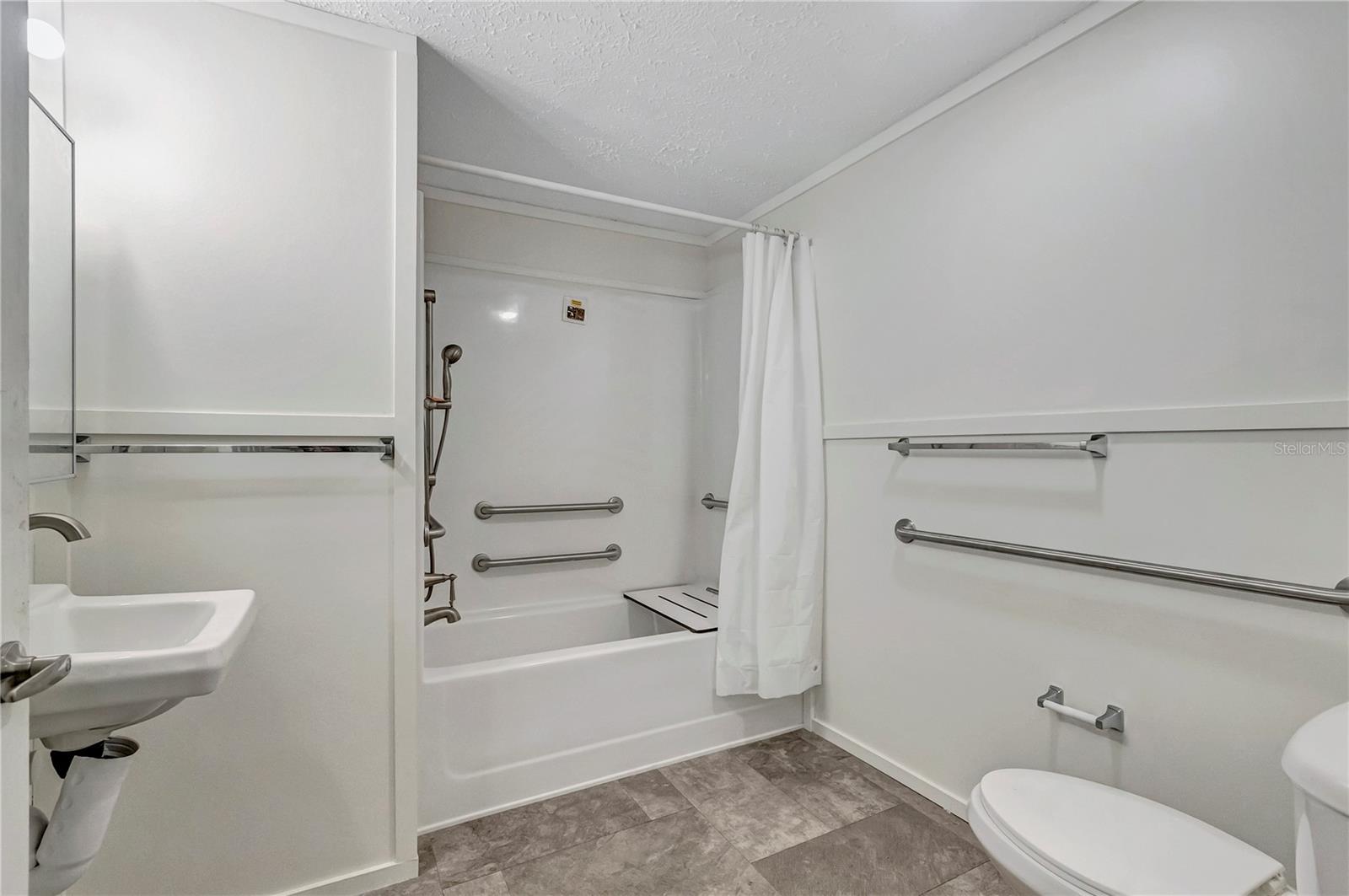 Image 18 of 38 For 6560 Avocado Street