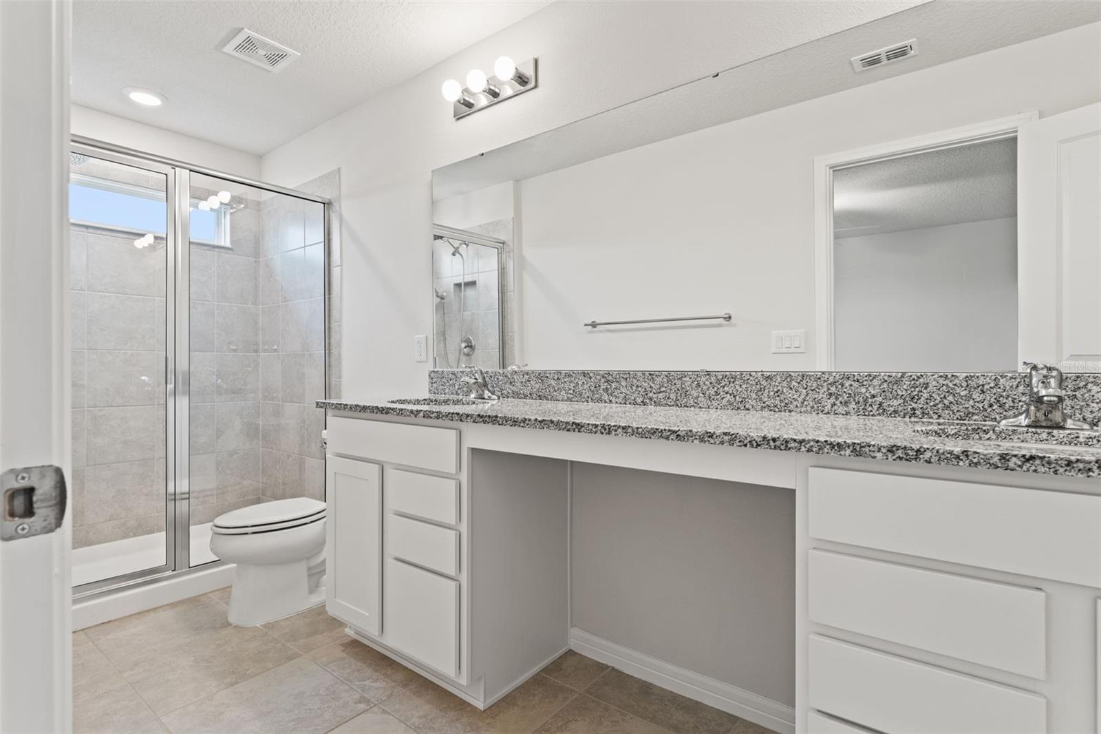 Image 18 of 40 For 31329 Amberview Bend