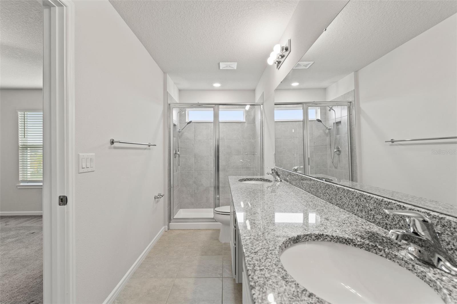 Image 19 of 40 For 31329 Amberview Bend