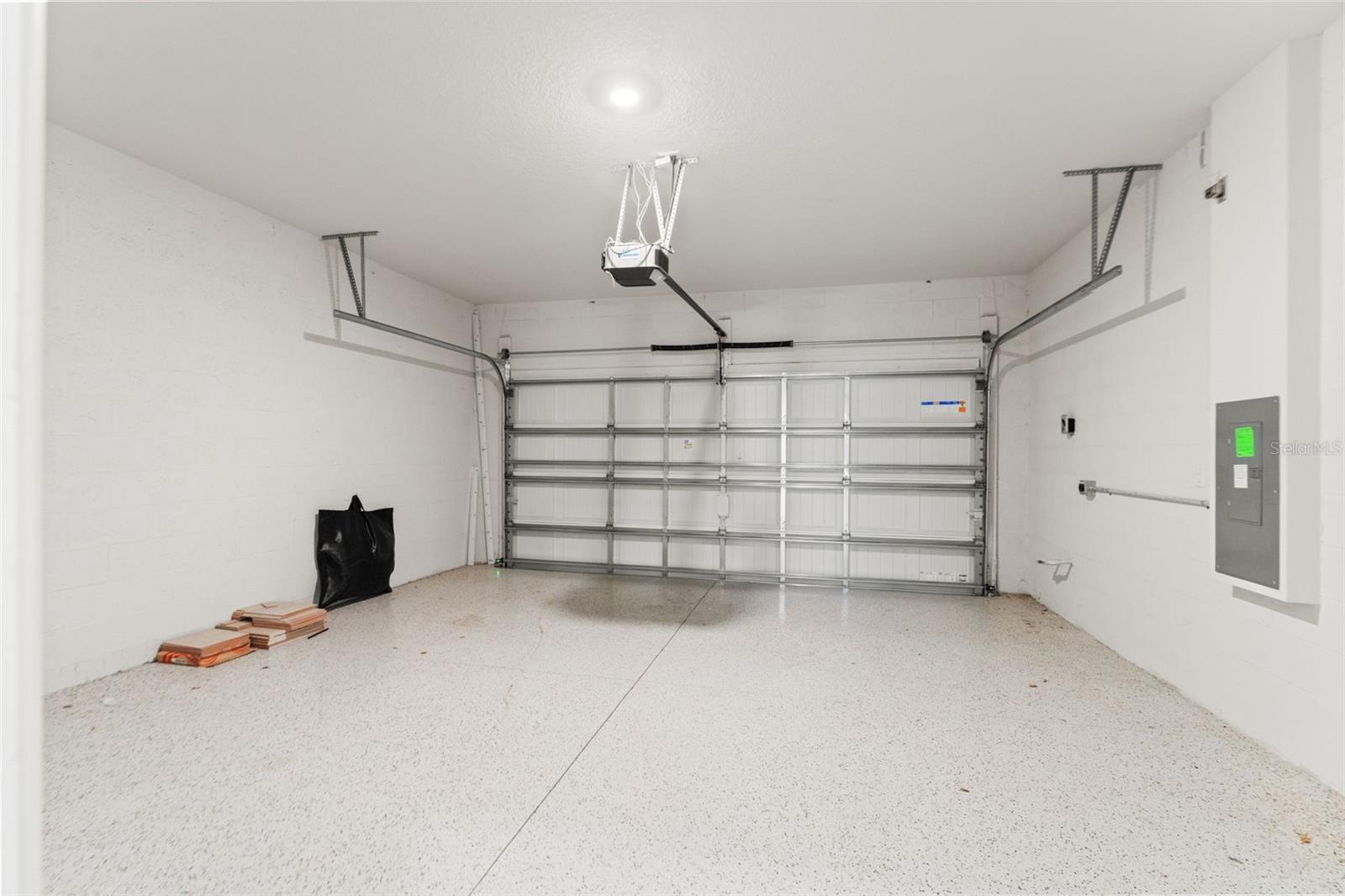 Image 32 of 40 For 31329 Amberview Bend