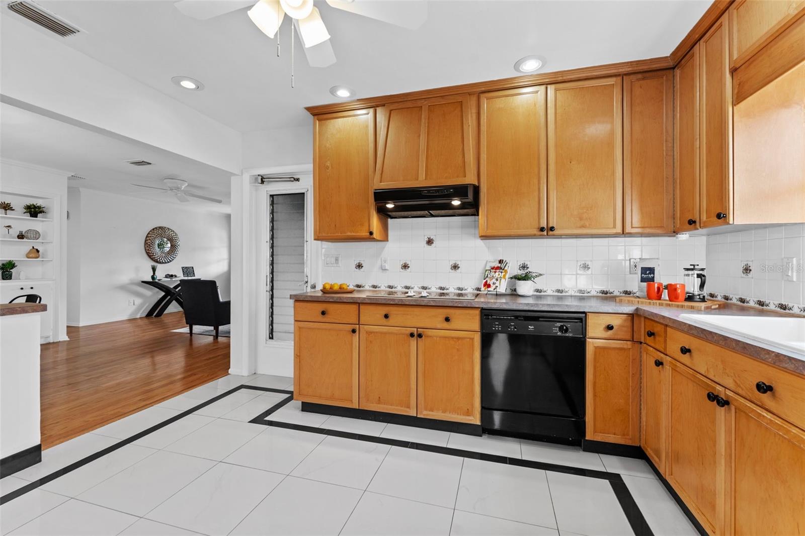 Image 14 of 35 For 11095 87th Avenue