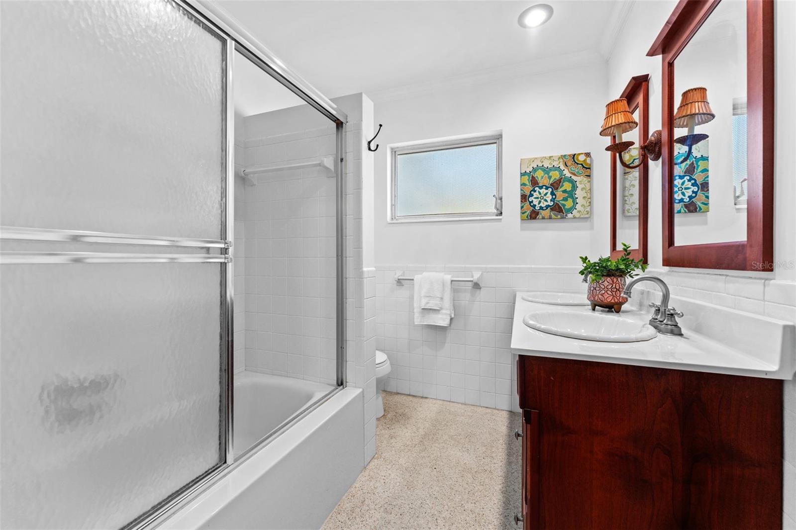 Image 22 of 35 For 11095 87th Avenue