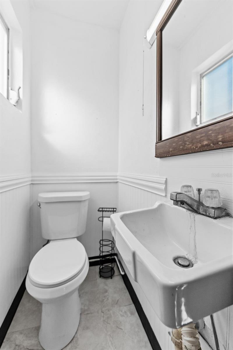 Image 26 of 35 For 11095 87th Avenue