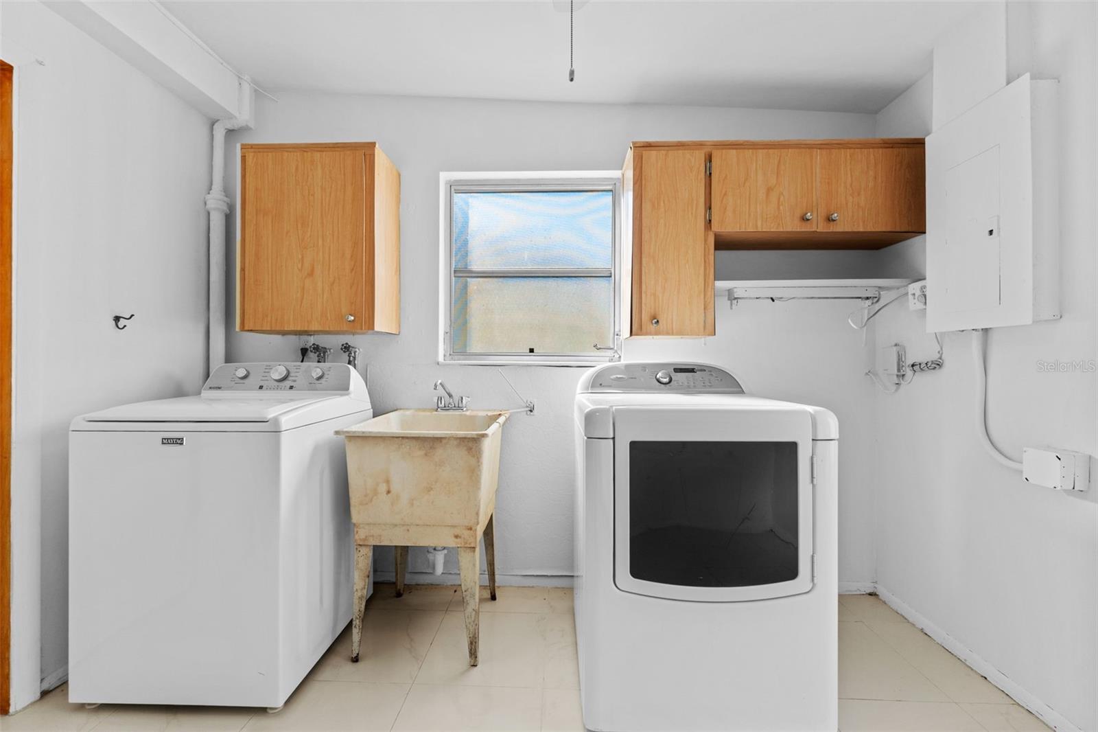 Image 27 of 35 For 11095 87th Avenue