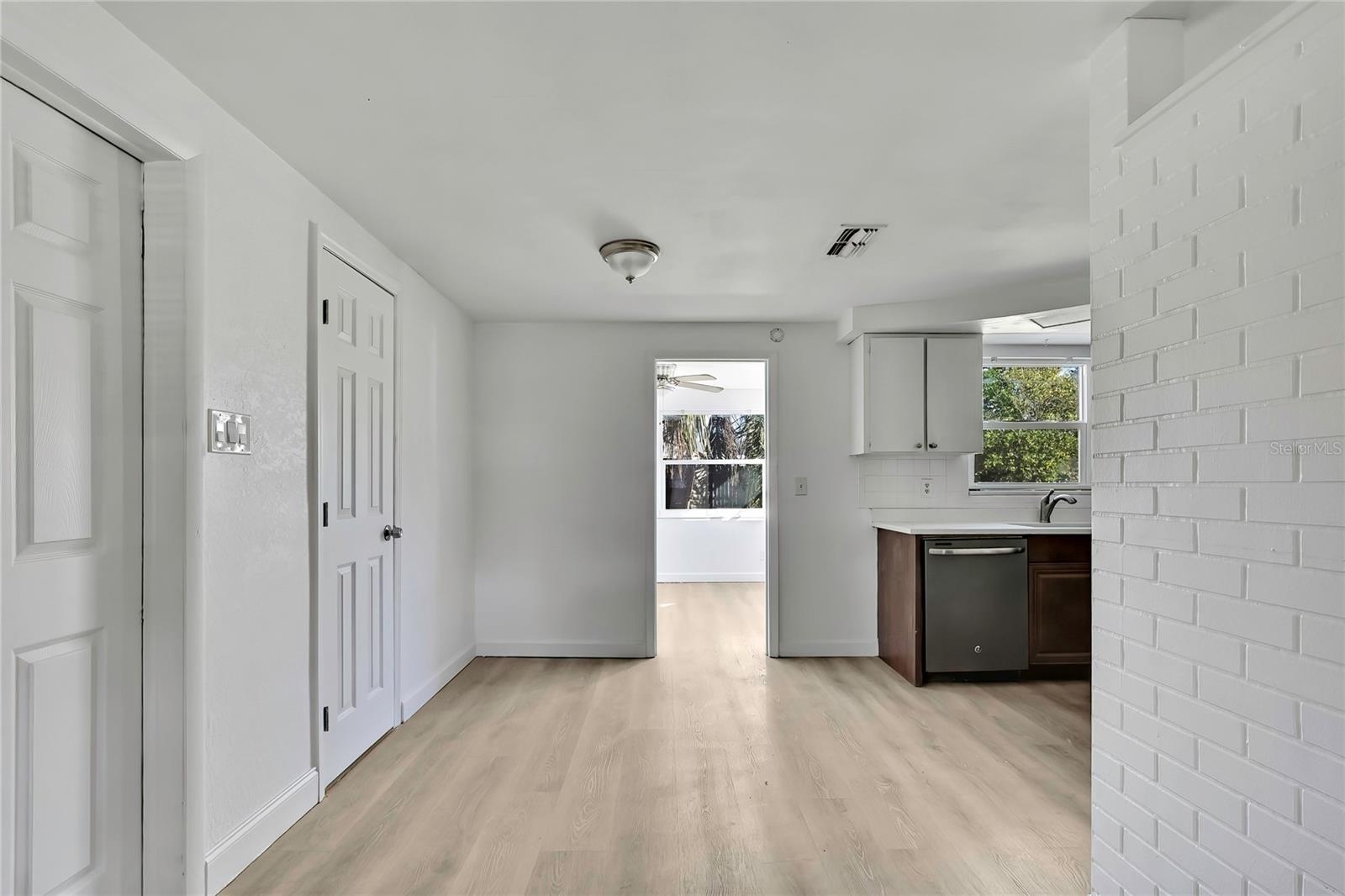 Image 10 of 33 For 4841 Manor Drive