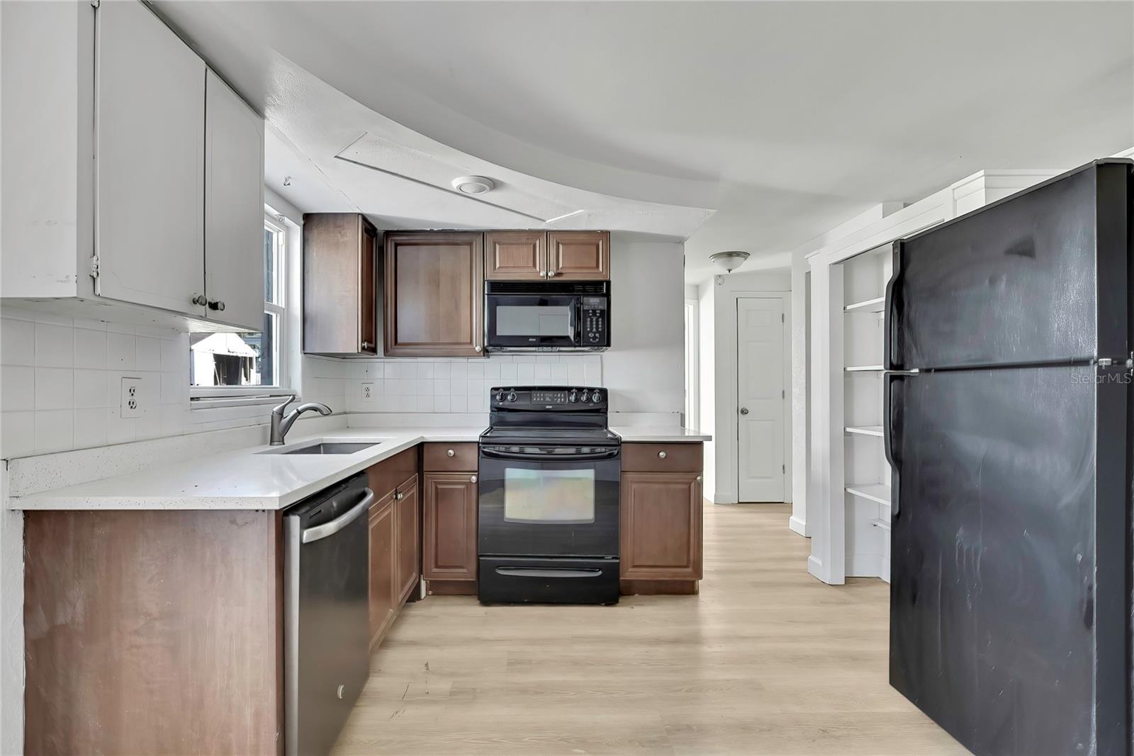 Image 11 of 33 For 4841 Manor Drive