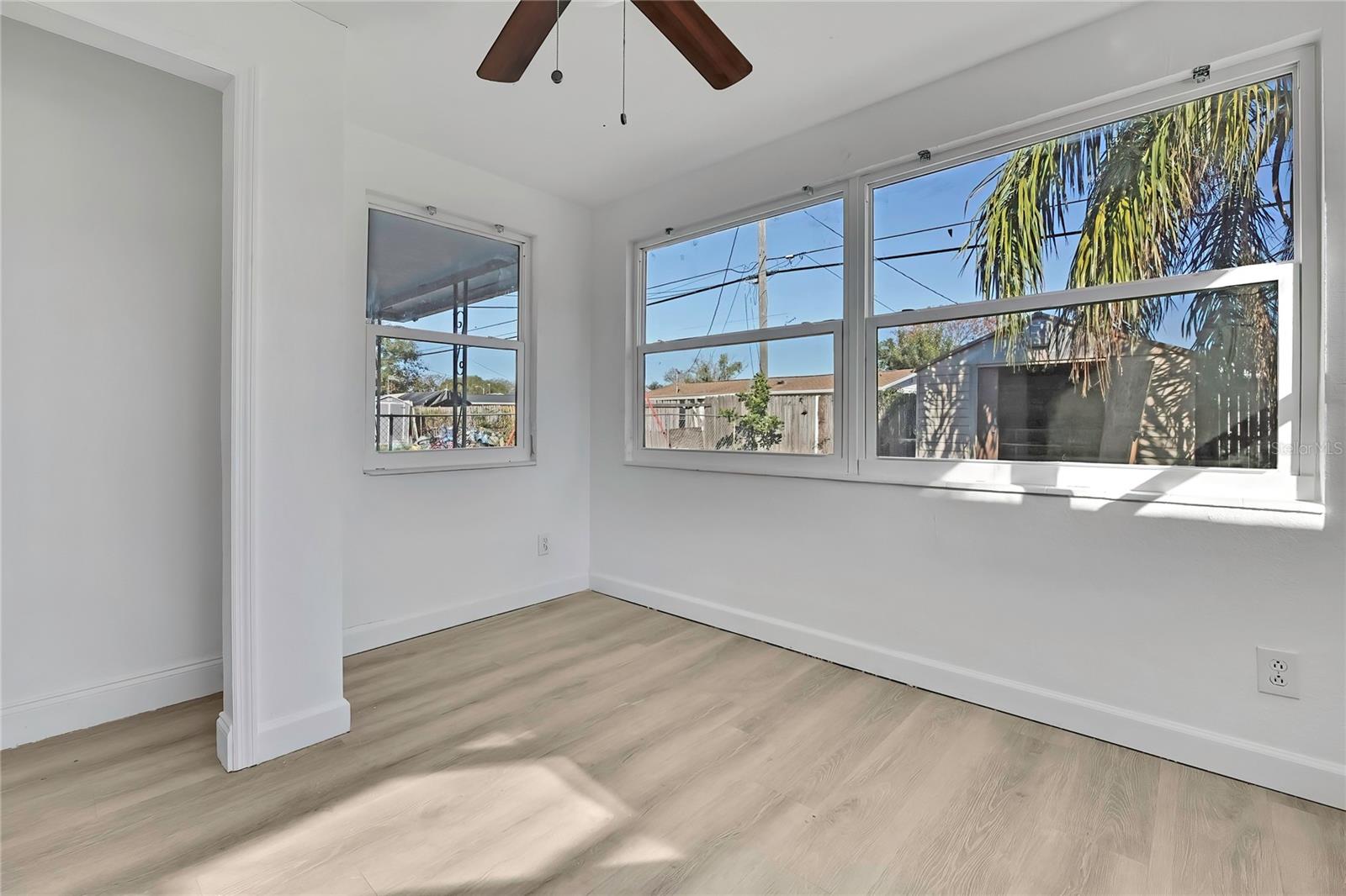 Image 16 of 33 For 4841 Manor Drive