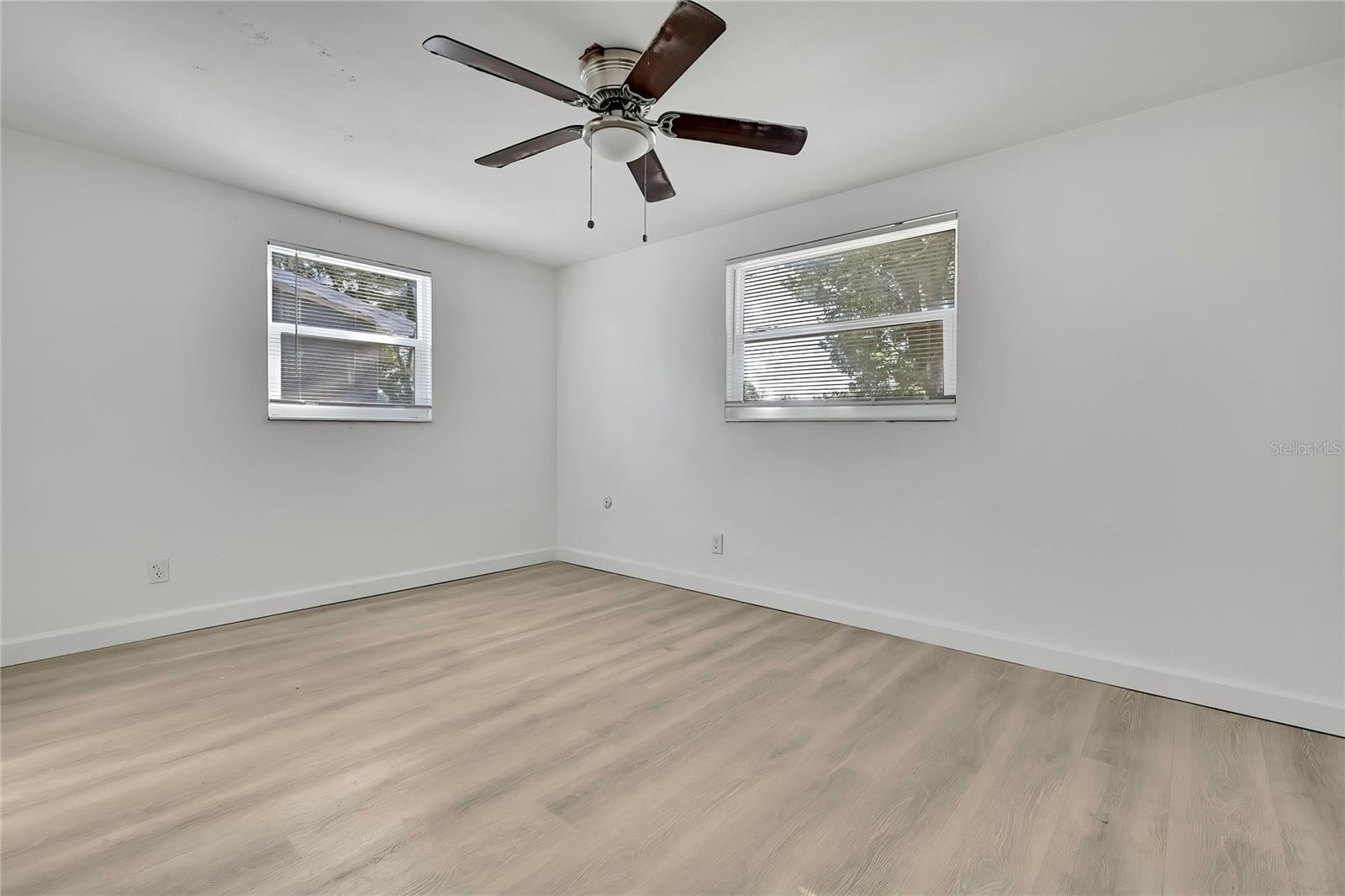 Image 19 of 33 For 4841 Manor Drive