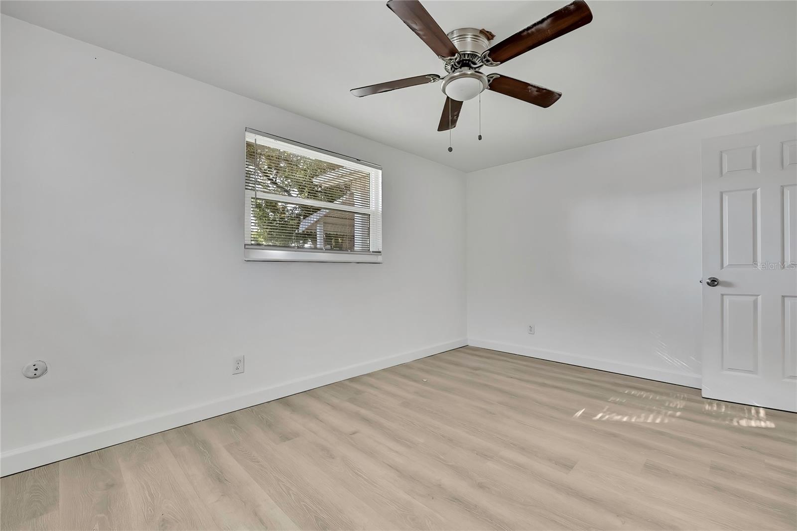 Image 23 of 33 For 4841 Manor Drive