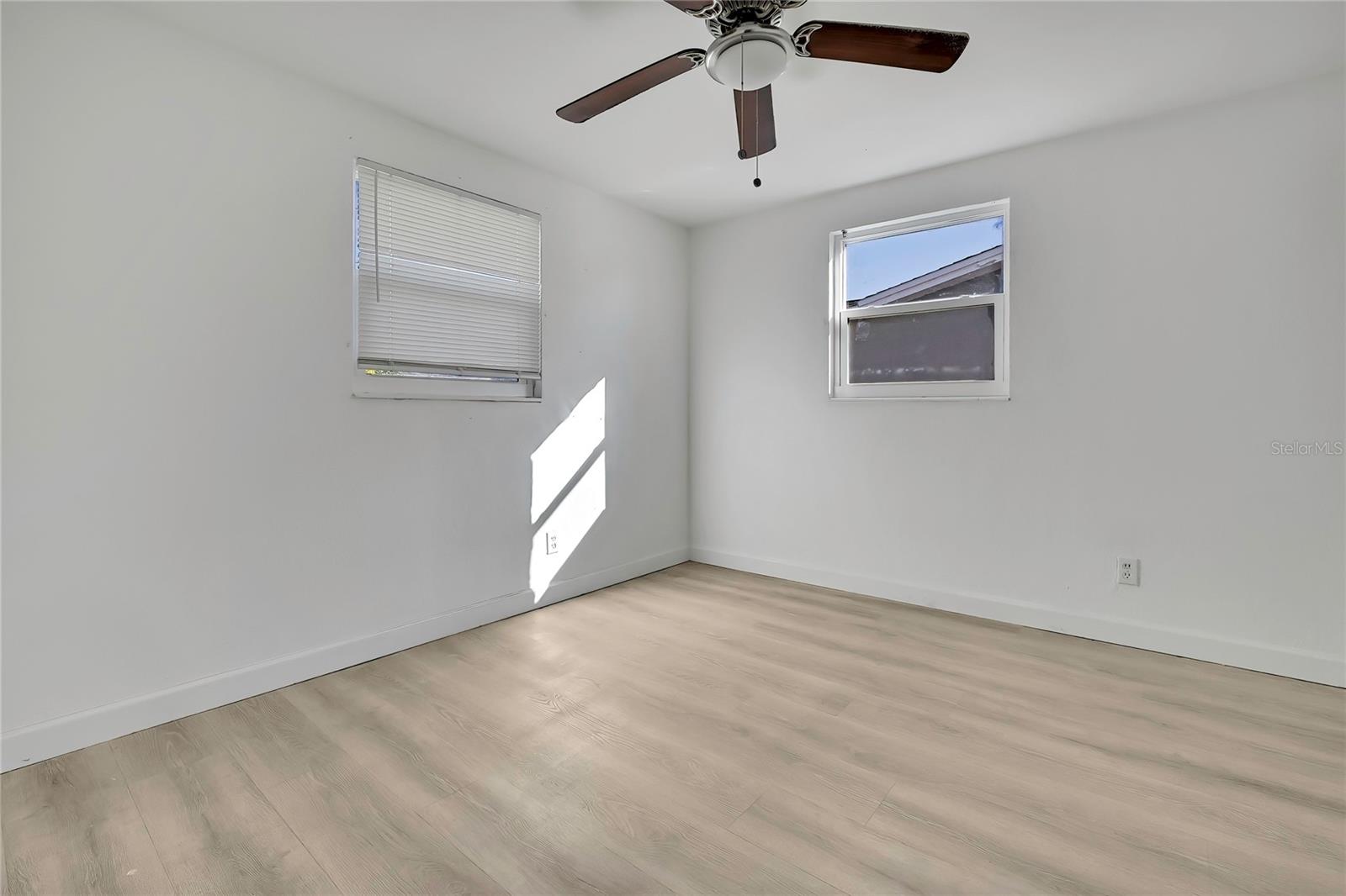 Image 25 of 33 For 4841 Manor Drive