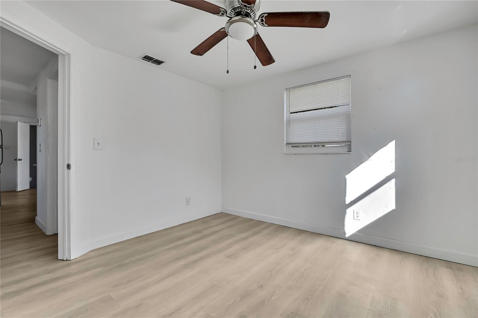 Image 26 of 33 For 4841 Manor Drive