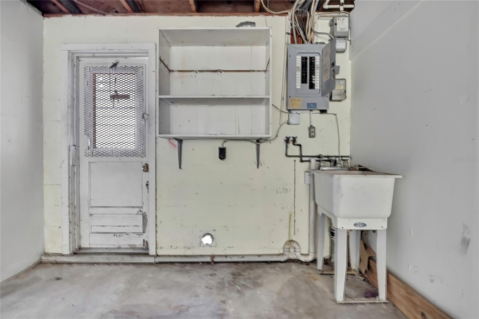 Image 28 of 33 For 4841 Manor Drive