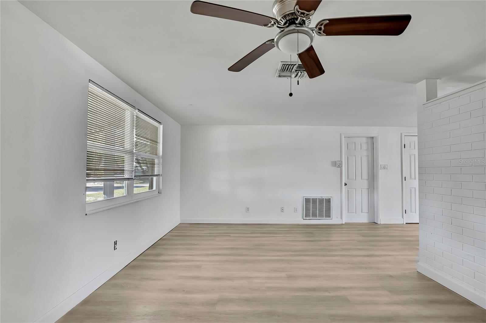 Image 5 of 33 For 4841 Manor Drive