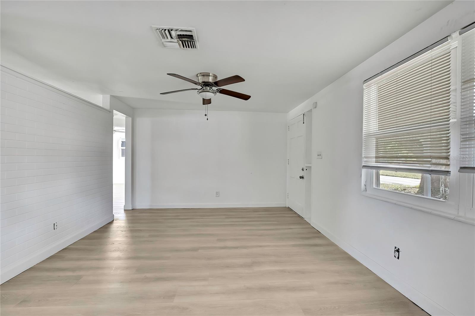 Image 8 of 33 For 4841 Manor Drive